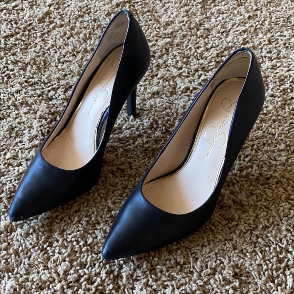 Black heels, Jessica Simpson